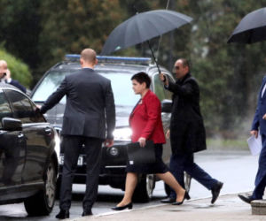 Szydło wozi się jak królowa