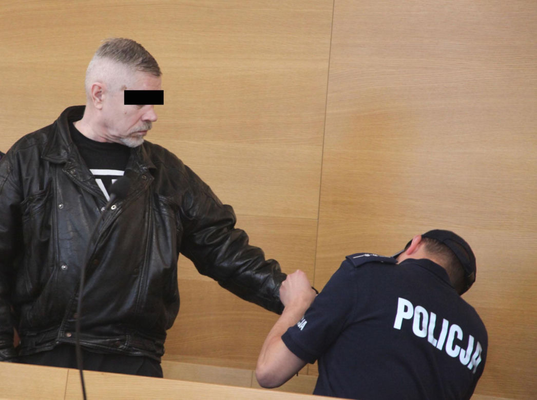 Zjadł flaki i zasztyletował ratownika. Szokujące tłumaczenie w sądzie!