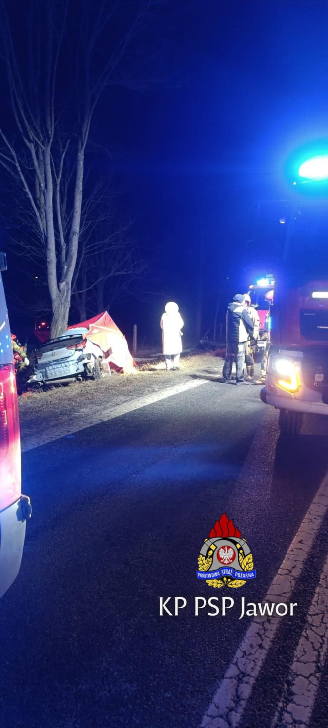 Dramat na trasie Wrocław - Jelenia Góra. Jedna osoba zginęła, cztery trafiły do szpitala