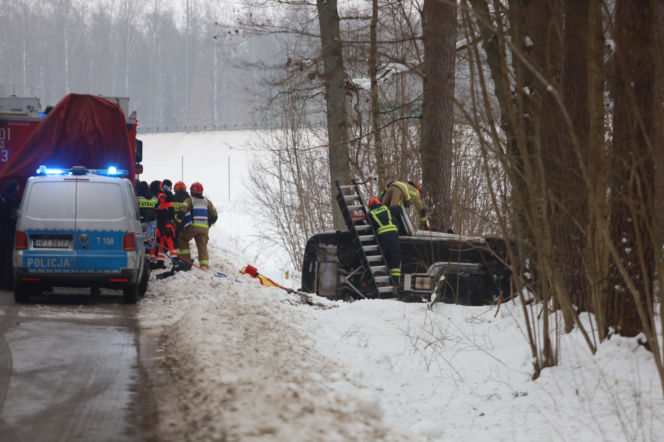 Poważny wypadek na Warmii i Mazurach. Lód paraliżuje region