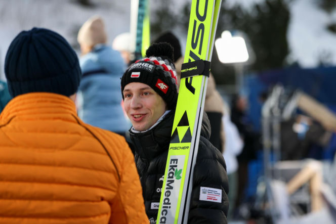 Kacper Tomasiak zaliczył dramatycznie wyglądający upadek w Vikersund