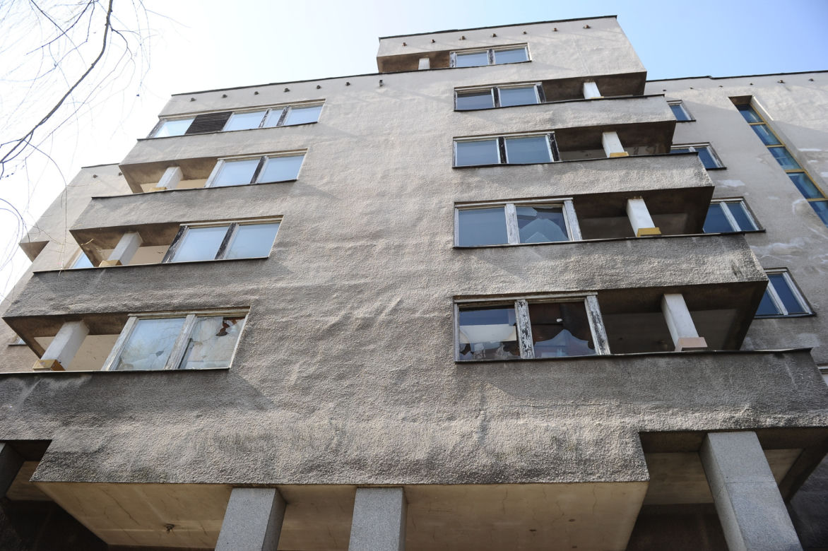 Zamalowali flagi Polski i Ukrainie w Szpiegowie. Tajemnicza akcja przy Sobieskiego 100