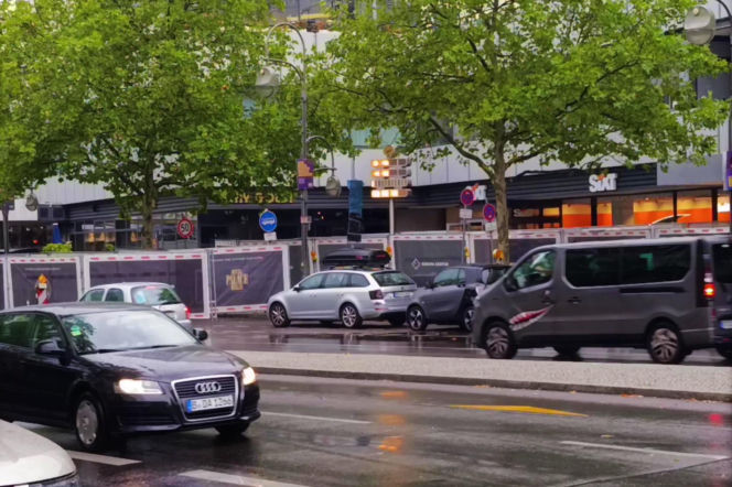 Mengenlehruhr – matematyczny zegar świetlny przy Budapester Str.