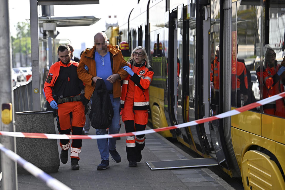  Zderzenie tramwajów w centrum Warszawy. 13 osób rannych, ruch tramwajowy wstrzymany