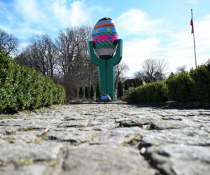 Pomnik Ziemniaka w wielkanocnej odsłonie