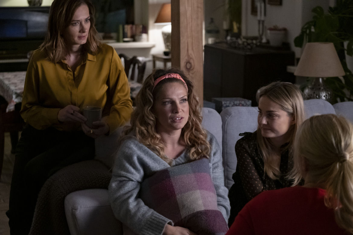 Przyjaciółki, 15 sezon odc. 171. Anka (Magdalena Stużyńska), Inga (Małgorzata Socha), Patrycja (Joanna Liszowska), Zuza (Anita Sokołowska)