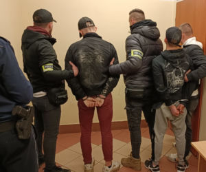 Niszczyli dla zabawy! Zdewastowali rowery miejskie i rzucali ławkami