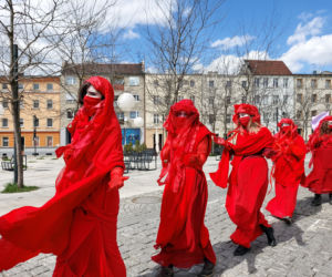 PRZERAŻAJĄCA manifestacja w centrum miasta! „Pójdziemy pod Solaris, żeby wymrzeć”! [ZDJĘCIA]