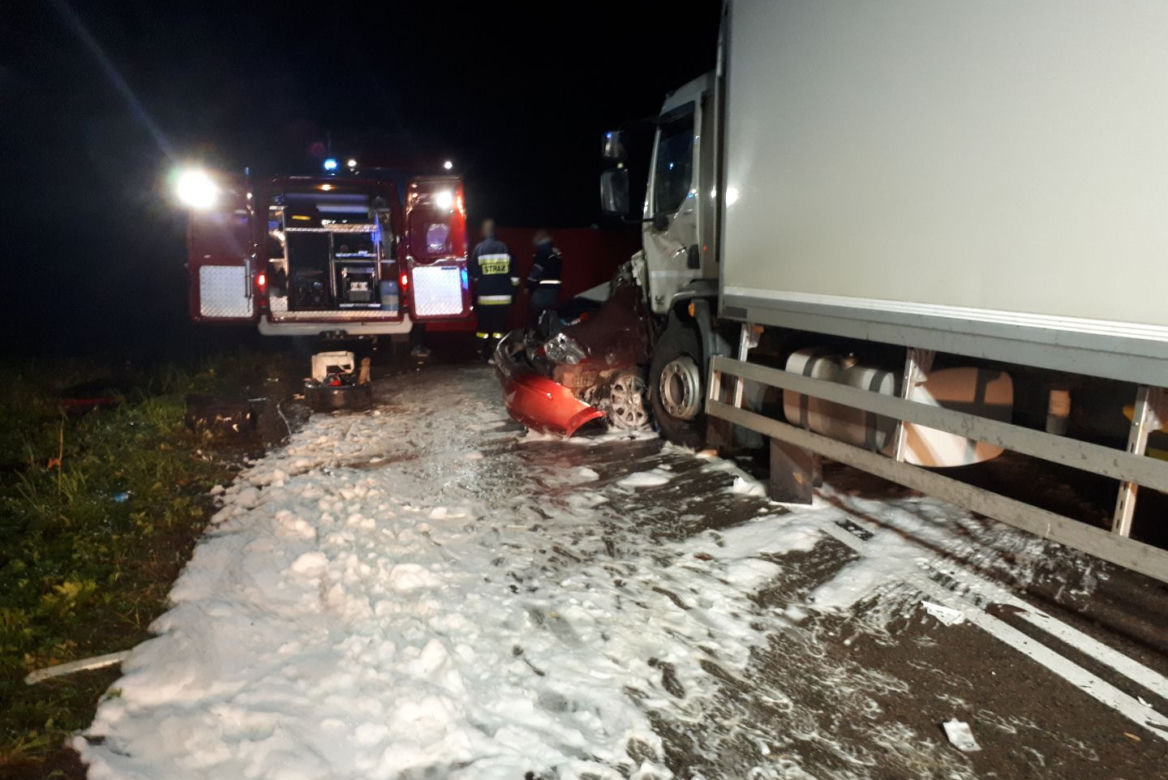Sarnia Góra: Okropny wypadek! Ojciec i synowie zginęli w zmiażdżonym aucie