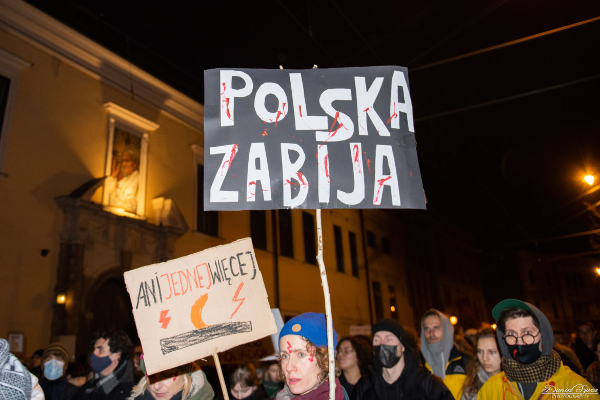 Kraków: "Ani jednej więcej". Protest po śmierci ciężarnej Izabeli z Pszczyny
