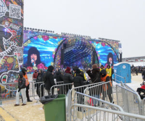 Zbierali do puszki na zdrowe brzuszki. Serduszkowe szaleństwo opanowało stolicę