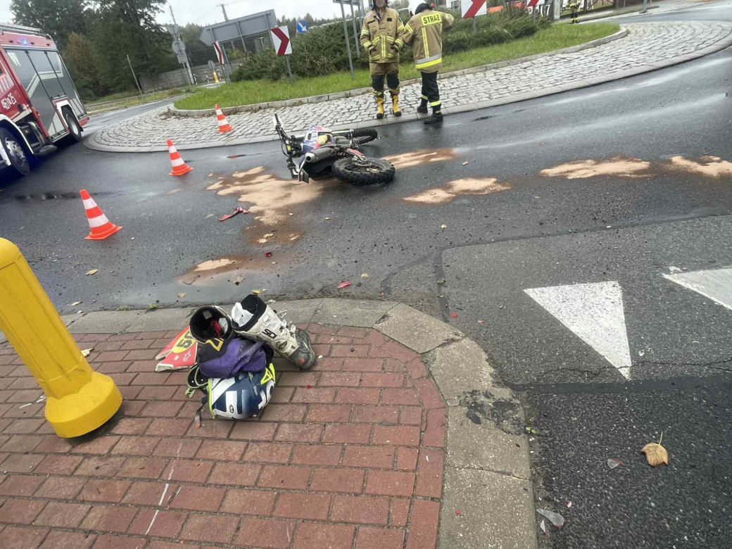 Wypadek i kolizja w Aleksandrówce - Oba zdarzenia w tym samym czasie i z udziałem motocykli crossowych