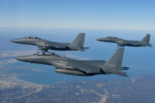 Korea Południowa modernizuje myśliwce F-15K. Otrzymają zaawansowany system walki elektronicznej EPAWSS