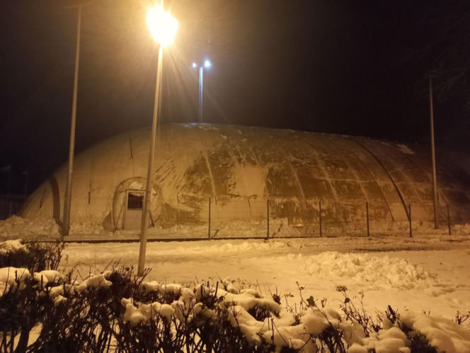 Jest! Zadaszenie nad lodowiskiem w Lesznie znów stoi [ZDJĘCIA]