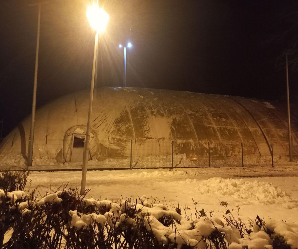 Jest! Zadaszenie nad lodowiskiem znów stoi