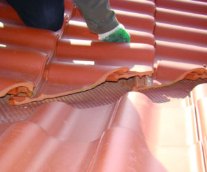 Brak uszczelnienia w obrębie kosza dachowego