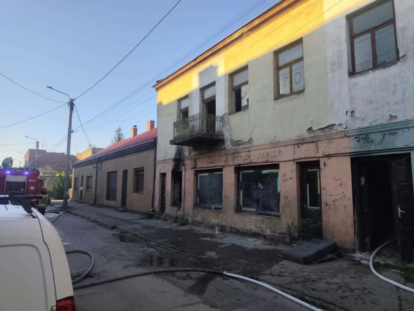 Pożar kamienicy w Skarżysku-Kamiennej