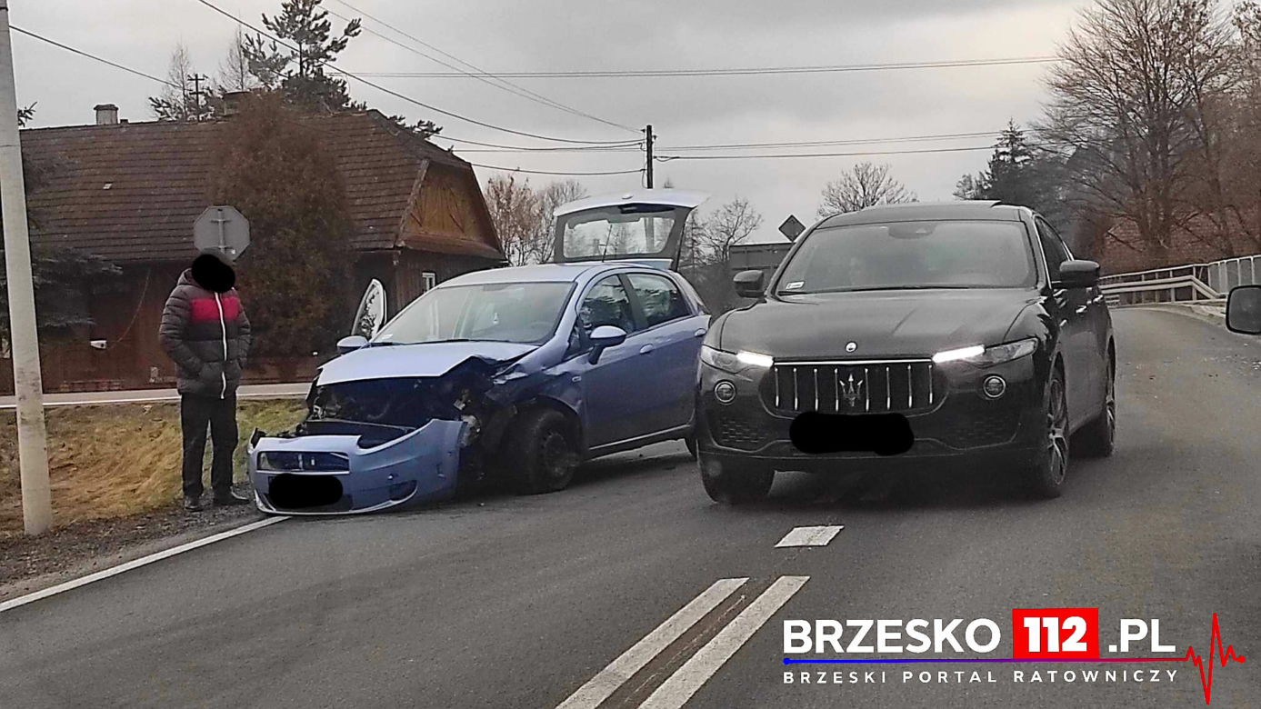 Uszew. Zderzenie dwóch samochodów na drodze krajowej nr 75