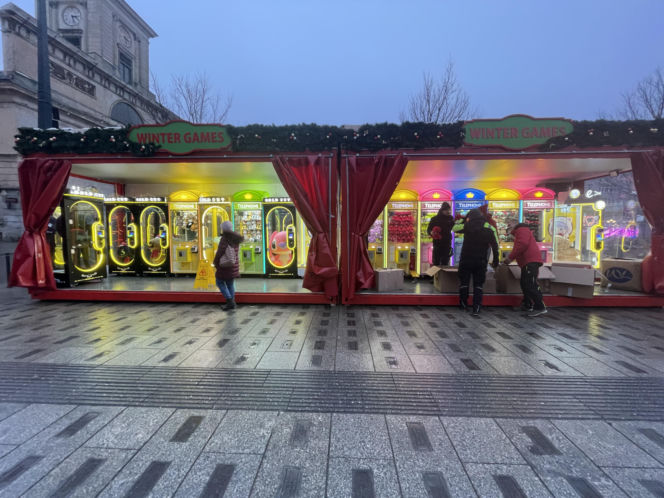 Pokémony, różowe gofry i zaskakujące różnice w cenach. Porównaliśmy łódzkie jarmarki