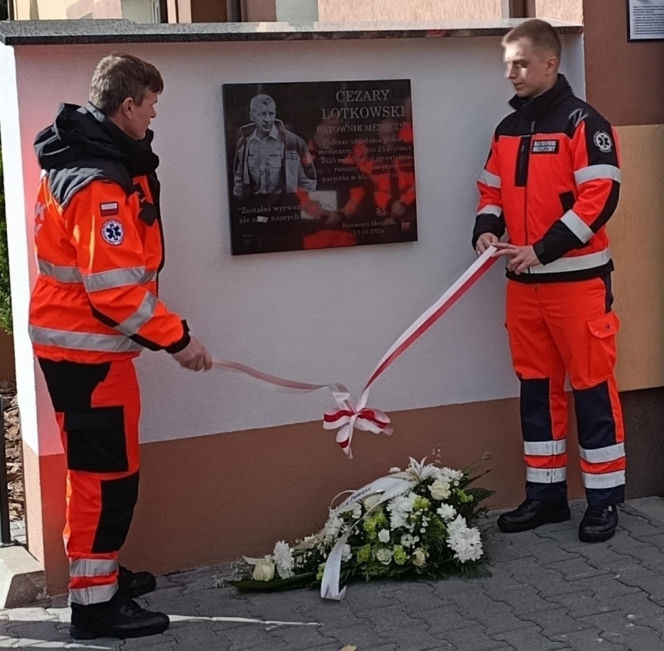 Zjadł flaki i zasztyletował ratownika. Szokujące tłumaczenie w sądzie!