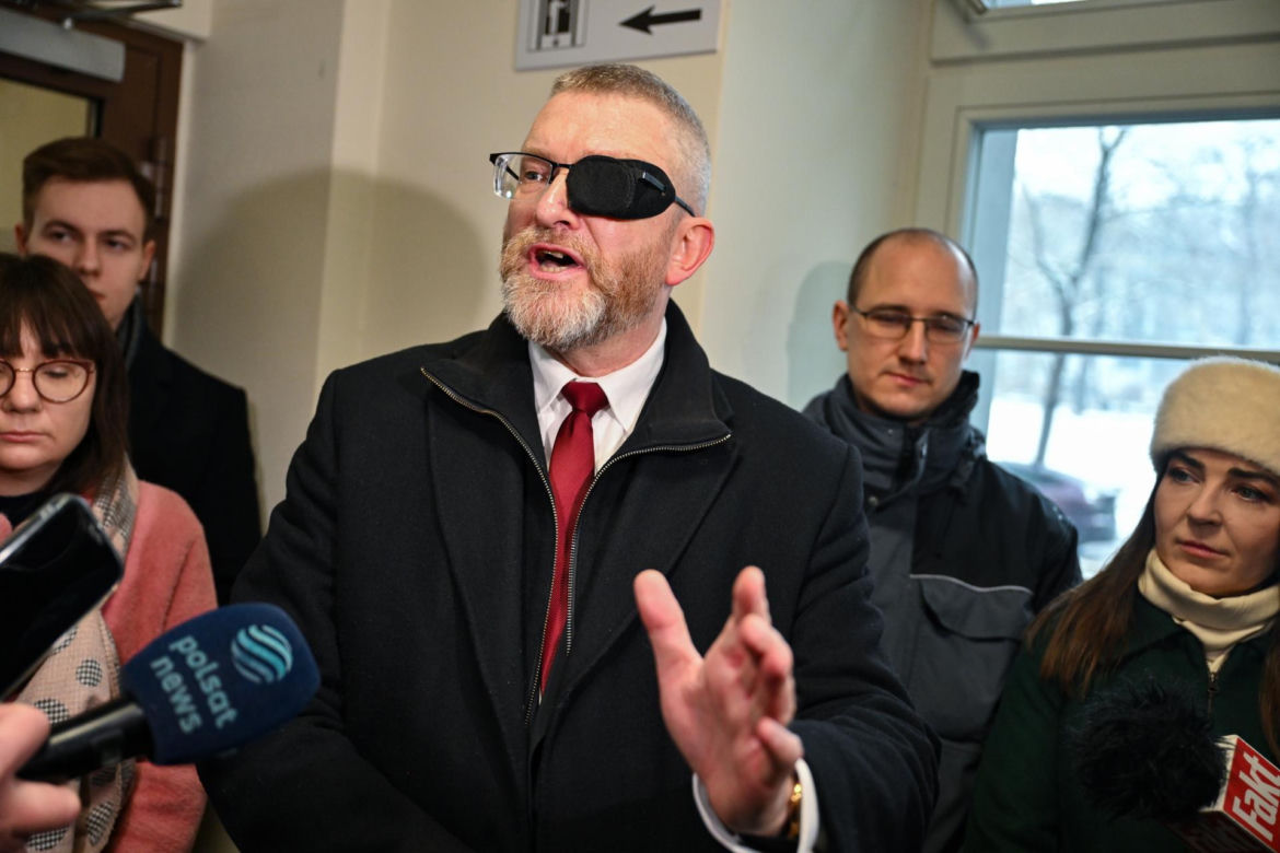Grzegorz Braun pojawił się w prokuraturze. Nie otrzymał żadnych zarzutów