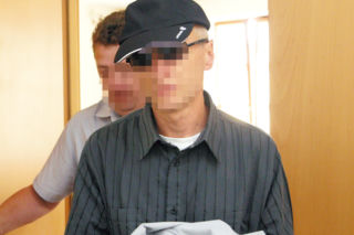 Ksiądz PODEJRZANY O MOLESTOWANIE spalił się na grobie matki