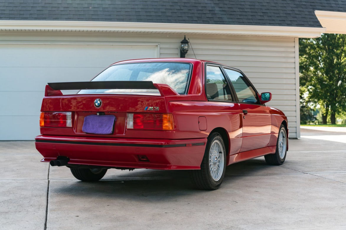 BMW E30 M3 wystawione na sprzedaż za prawie milion złotych