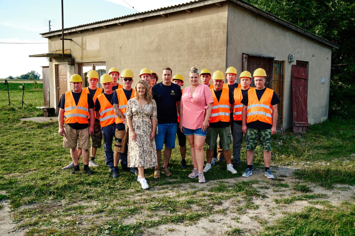 Mama z 5-letnią córką mieszkają w dawnym sklepie bez ciepłej wody i łazienki. Ich dom zmienił się nie do poznania