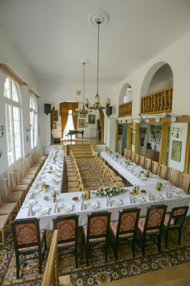 Skolimów zasypany prezentami