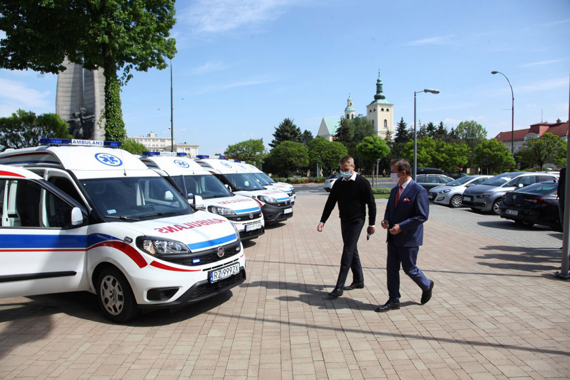 Nowe karetki. Będą służyły do walki z koronawirusem w Rzeszowie, Przemyślu, Krośnie, Sanoku i Mielcu 