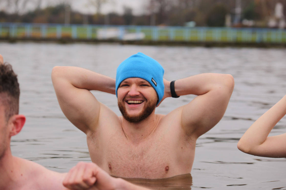 Oni kochają zimno! Lubelskie morsy wskoczyły do Zalewu Zemborzyckiego