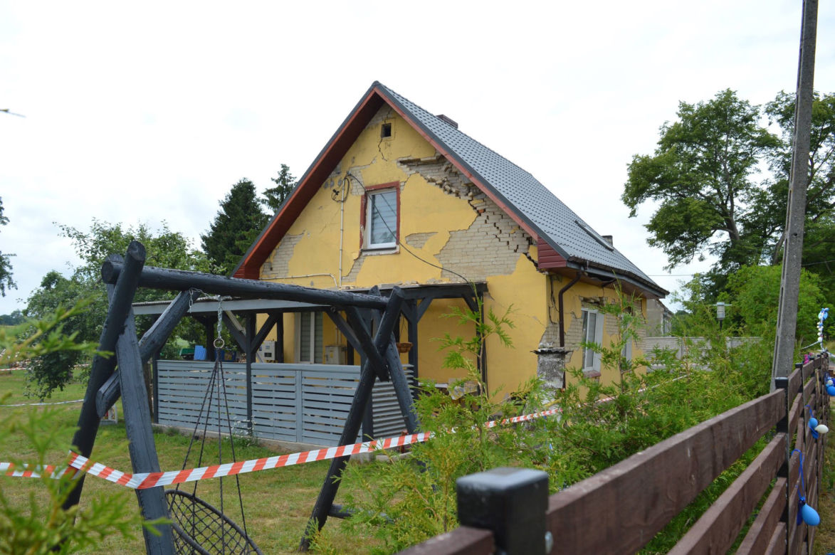 Sosnowo: Wybuch butli gazowej zniszczył dom nowożeńców