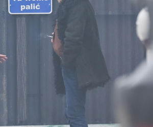 Daniel Olbrychski pali pod zakazem palenia