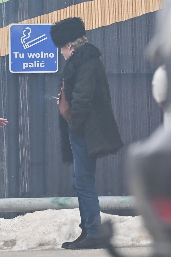 Daniel Olbrychski pali pod zakazem palenia