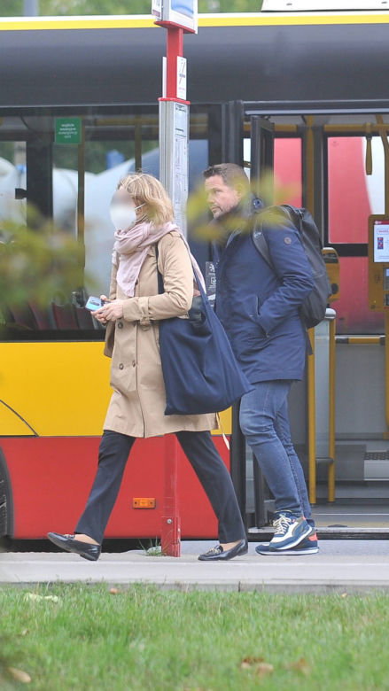 Trzaskowski wtapia się w tłum warszawiaków