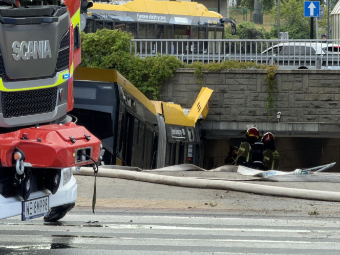 Autobus miejski wjechał w przejście podziemne przy Dworcu Zachodnim