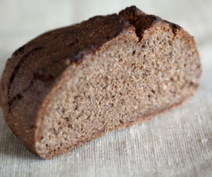 Chleb litewski na zakwasie – wilgotny, lekko kwaśny i długo świeży. Ten jeden trik daje mu wyjątkowy smak