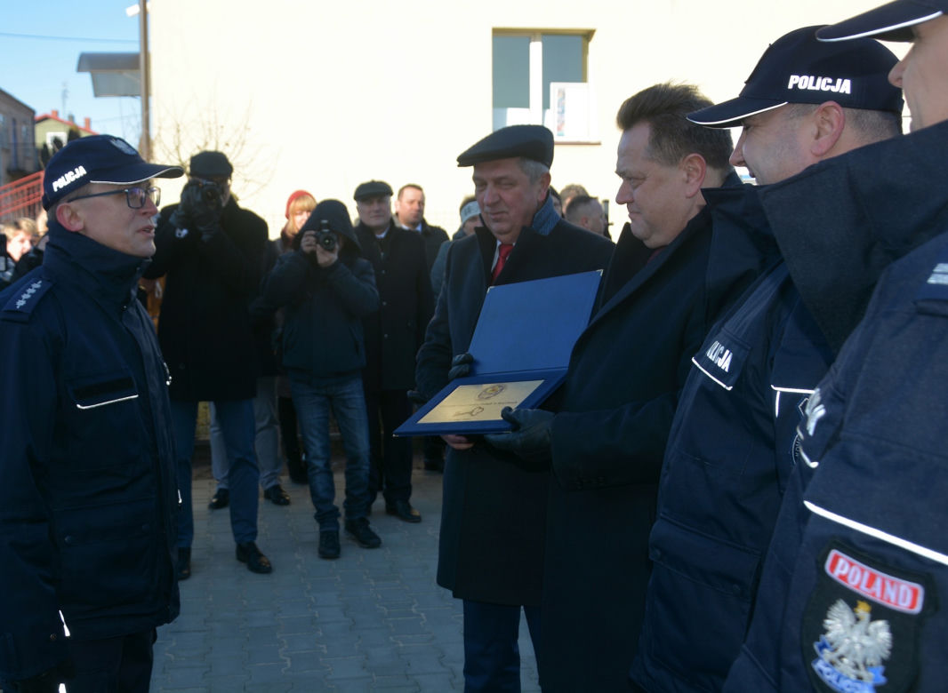 Nowa siedziba policjantów w Raczkach. Na otwarciu był Zieliński [ZDJĘCIA]