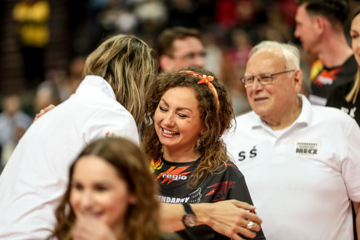 Legendarny Kosmiczny Mecz z Aniołami w Spodku: Gwiazdy zagrały dla Domu Aniołów Stróżów 