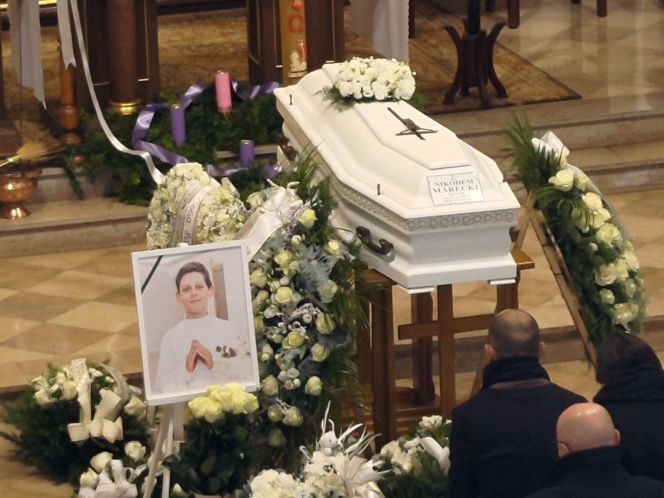 Pogrzeb 11-letniego aktora. Nikodem Marecki spoczął w białej trumnie. Żegnały go tłumy