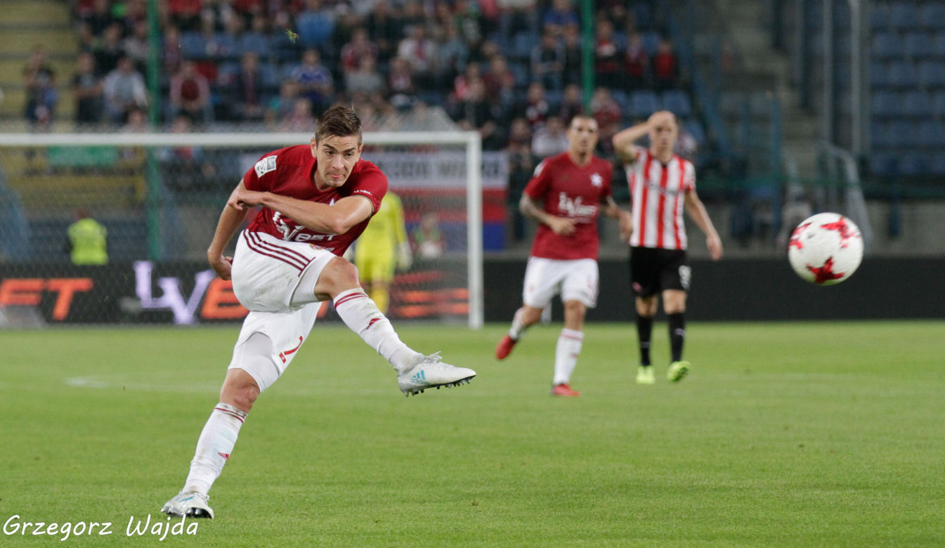 Derby Krakowa zwycięskie dla Wisły: Zobacz zdjęcia z meczu! [GALERIA, AUDIO]