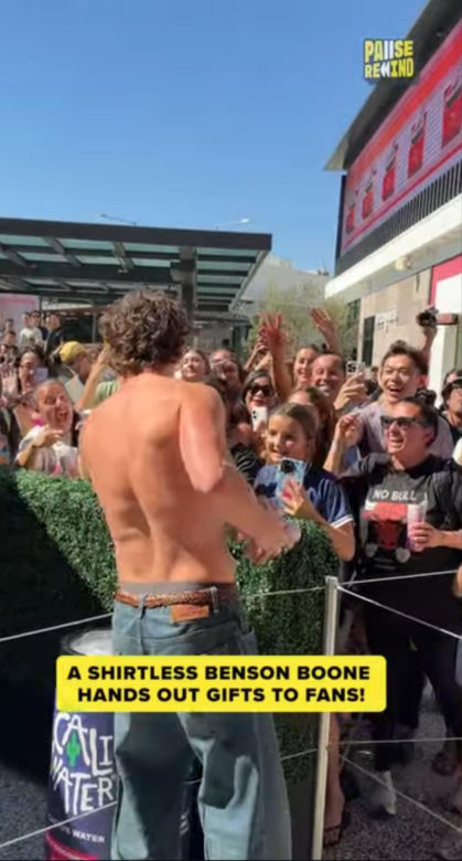 Benson Boone zrzucił koszulkę i wskoczył do wanny z... puszkami. Takie sceny w Los Angeles