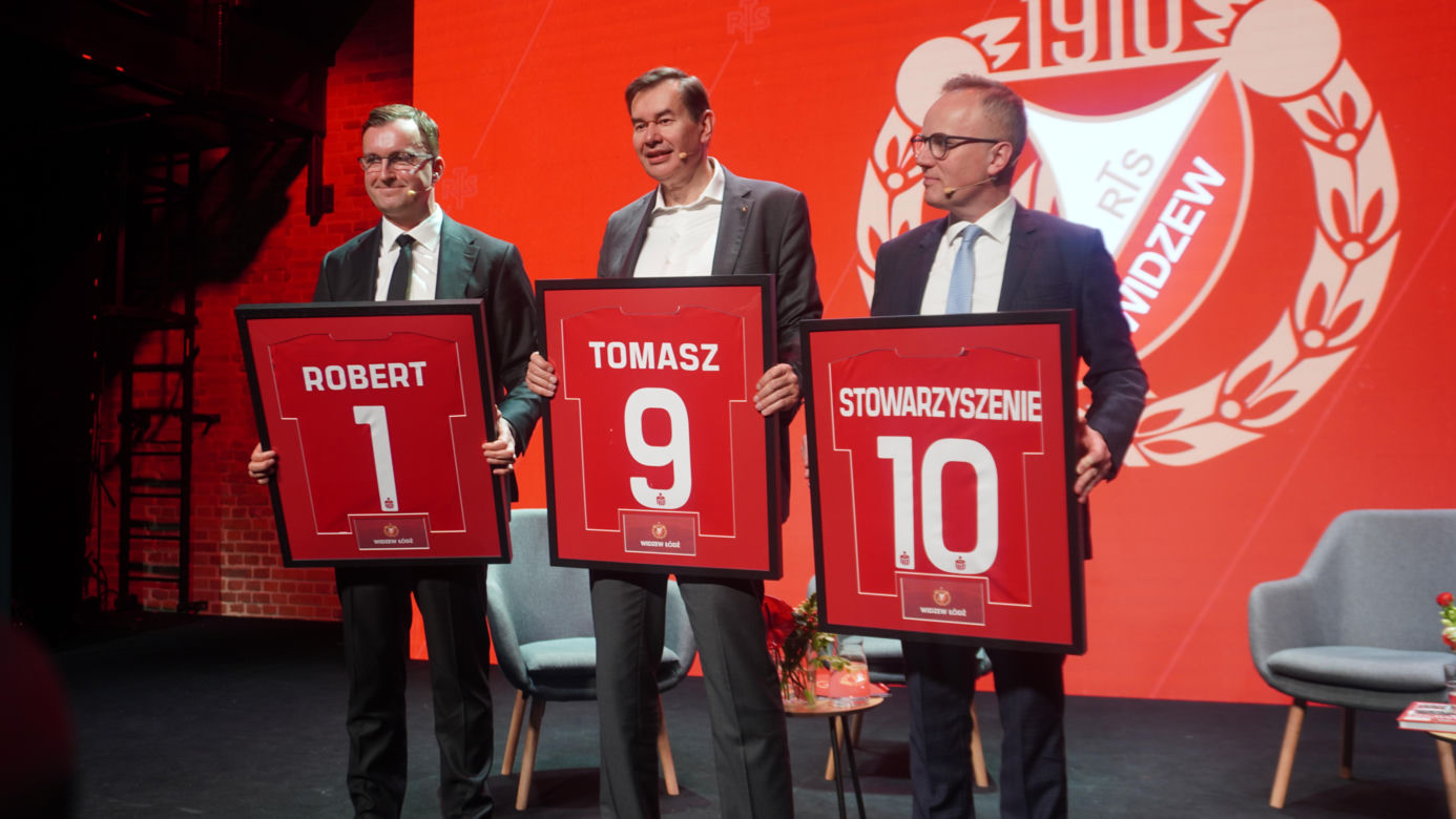 Wielki dzień w ponad 100-letniej historii Widzewa. Robert Dobrzycki oficjalnie nowym właścicielem klubu