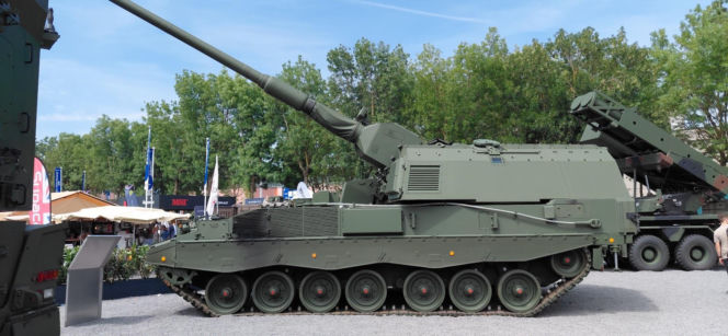 Panzerhaubitze 2000 (PzH 2000) niemiecka samobieżna haubicoarmata kalibru 155 mm
