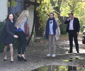 PRZYJACIÓŁKI odc. 13. Inga (Małgorzata Socha), Paweł Strzelecki (Bartek Kasprzykowski), Patrycja (Joanna Liszowska), Zuza (Anita Sokołowska)