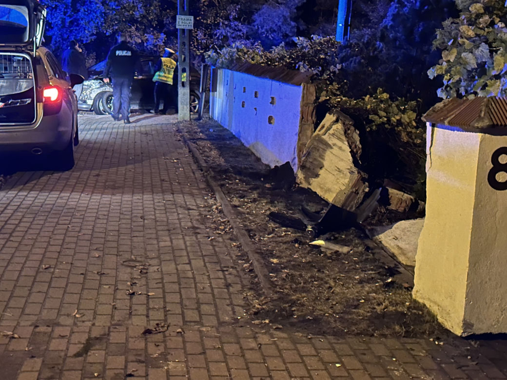 Mercedesem staranował 9 aut. Nocna demolka na Targówku