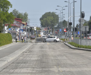 Asfalt się kruszy, bo kierowcy hamują. Remont Łodygowej