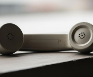 Oszustwa na legendę w Warszawie. Jak przestępcy wyłudzają miliony złotych?