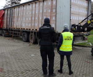 Gigantyczny transport nielegalnych papierosów przechwycony przez podlaskie służby