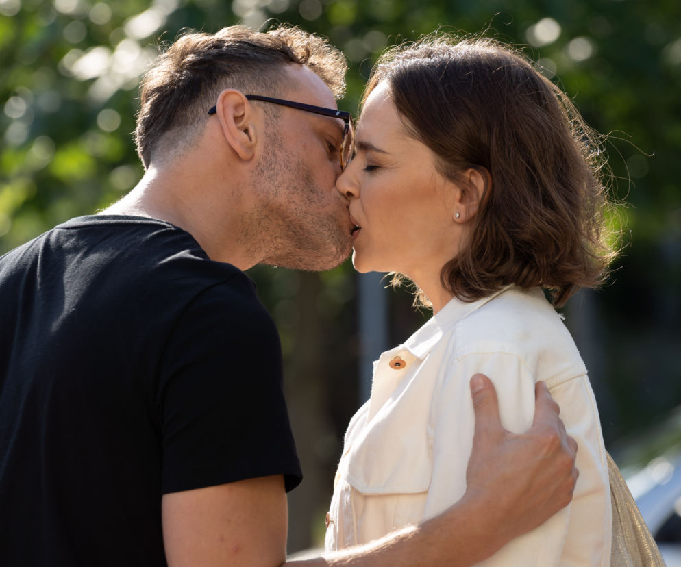 Na Wspólnej, odc. 2965: Joannę (Anna Cieślak), Karol (Tomasz Nosiński)